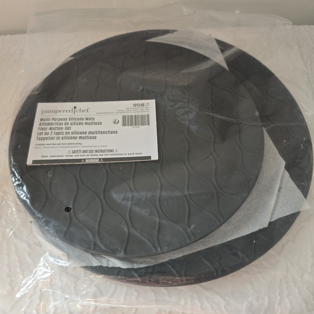 Pampered Chef 101546 Multi-Purpose Silicone Mats Set of 2 Gray Round Kitchen NEW